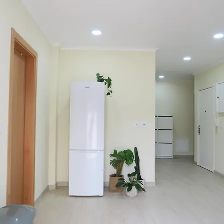 Cosmopolitan - Ground Floor Homestay *