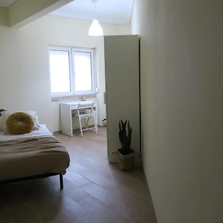 Cosmopolitan - Ground Floor Homestay *