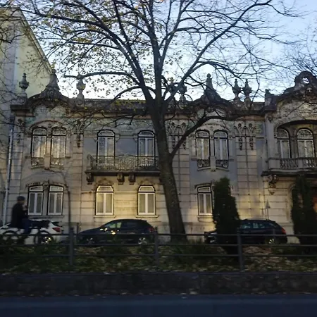 Cosmopolitan - Ground Floor Проживание в семье Лиссабон