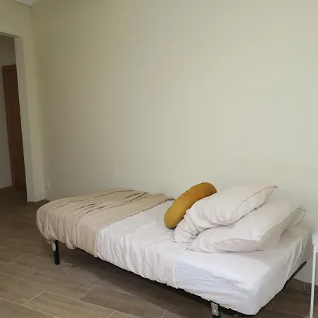 Cosmopolitan - Ground Floor Homestay *