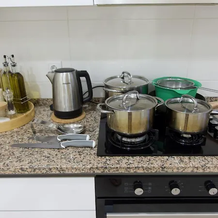 Cosmopolitan - Ground Floor Проживание в семье *