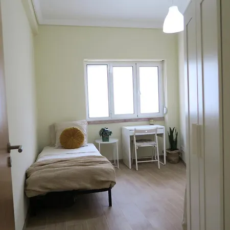 Cosmopolitan - Ground Floor 홈스테이 *